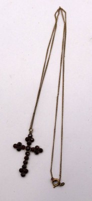 Auktion 373<br>antikes Granatkreuz an Kette, diese gemarkt 