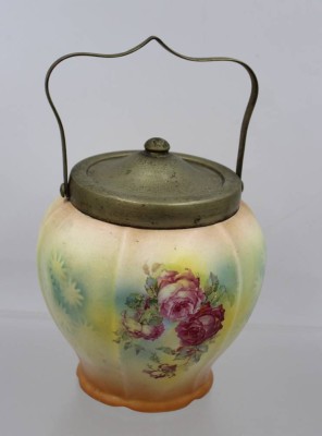 Auktion 373<br>Keksdose um 1910, Made in Czechoslovakia, florales Dekor, ca. H-17,5cm  ohne Henkel [1]