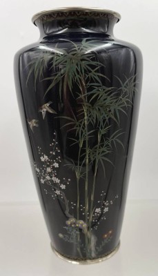 Auktion 373<br>gr. Cloisonne Vase, Bambus und Kirschblütendekor, H-24 cm [1]