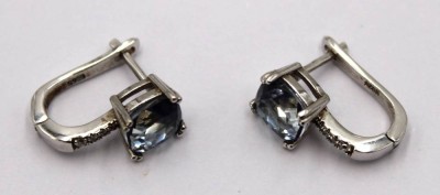 Auktion 373<br>Paar 925er Silber-Ohrstecker, blauer Stein u. klare Steine, zus. ca. 4,6gr., L-1,5cm [1]