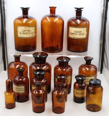 Auktion 373<br>15x div. Apotheker-Gläser, einige beschriftet, ca. H-18 bis 35cm [1]