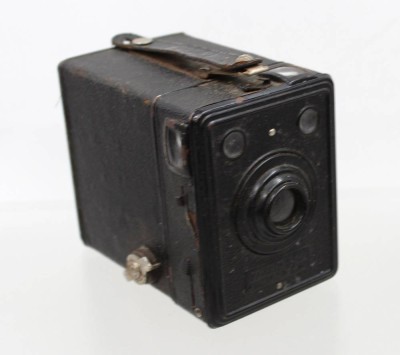 Auktion 373<br>KODAK Fotobox 620, 30/40er Jahre, Alter-u. Gebrauchsspuren, Funktion nicht geprüft [1]