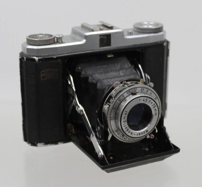 Auktion 373<br>Klappkamera der Marke Zeiss Ikon, IKONTA, Altersspuren, Funktion nicht geprüft [1]