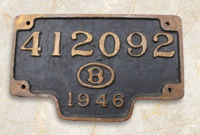 Auktion 373<br>Lokomotivenschild von 1946, gusseisen , ca. 17,5 x 28,5cm [1]