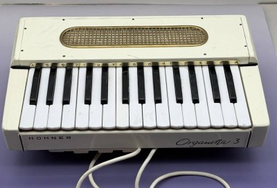 Auktion 373<br>Hohner Organetta 3 von 1958, Tischorgel, H-12 cm, 25x40 cm [1]