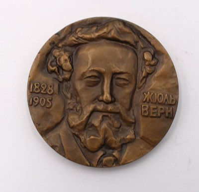 Auktion 373<br>Medaille aus Tompaktbronze wurde 1982 in der Leningrader Münzprägeanstalt (LMD) hergestellt, um den 150. Geburtstag von Jules Verne, D-6cm [1]