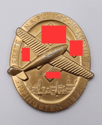 Auktion 373<br>Teilnehmerplakette Erste N.S. Flugwoche Fürth i.B. Pfingsten 1933, Alu unter Farbe, aus der Zeit ?, ca. 8 x 6,5cm [1]