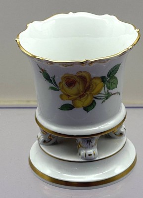 Auktion 373<br>Vase auf vier Füsschen