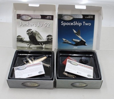 Auktion 373<br>2x Flugzeugmodelle, Silver Classics, Junkers JU 52 und Spaceship Two, ca. L-10cm , orig. Kartons [1]