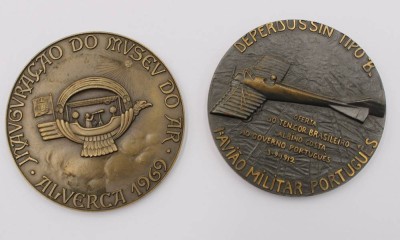 Auktion 373<br>2x gr. Bronze.Medaillen Portugal, Flugzeuge, ca. D-7,5cm [1]