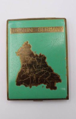 Auktion 373<br>Zigarettenetui, US-Besatzungszone in Deutschland, älter, Messing, ca. 10,5 x 8cm [1]