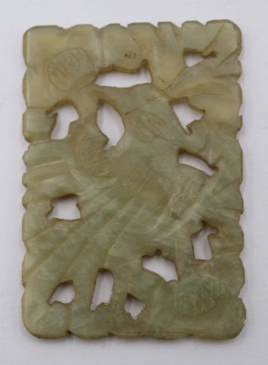Auktion 373<br>chinesischer Jadeanhänger mit geschnitzten Motiven von Vögeln und Blumen, alter ?, 5 x 3,5cm [1]