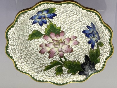 Auktion 373<br>Cloisonne Reisschale mit Blumen, H-6 cm, D-15,5 cm [1]