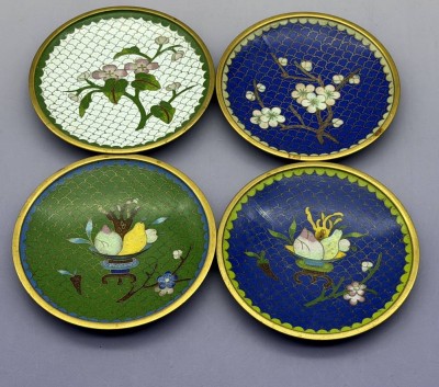 Auktion 373<br>4x kl. Schälchen, Cloisonne, wohl China, D-ca. 10,5 cm [1]