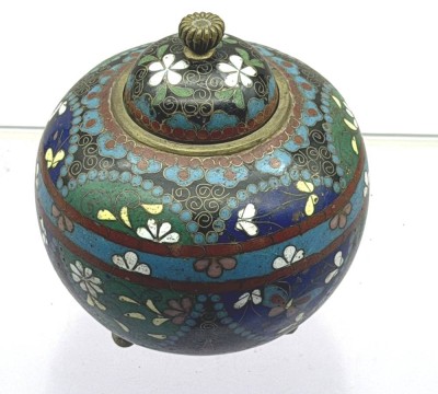 Auktion 373<br>Cloisonne Deckeldose, H-8,5 cm, D-8 cm [1]