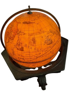 Auktion 373<br>Glas-Tischglobus als Lampe, in Holzgestell, H-25 cm, [1]