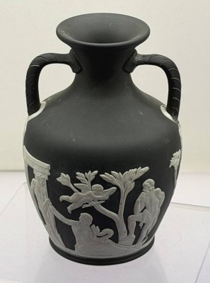 Auktion 373<br>Henkelvase  