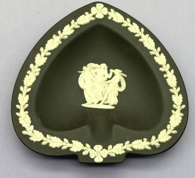 Auktion 373<br>herzförmige Schale 