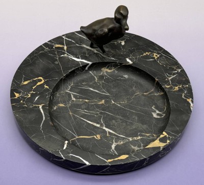 Auktion 373<br>gr. Marmorschale mit Bronze Ente, D-30 cm [1]