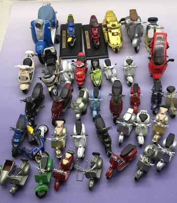 Auktion 373<br>grosses Lot div. Motorroller, Metall, div. Hersteller, über 40 Stück [1]