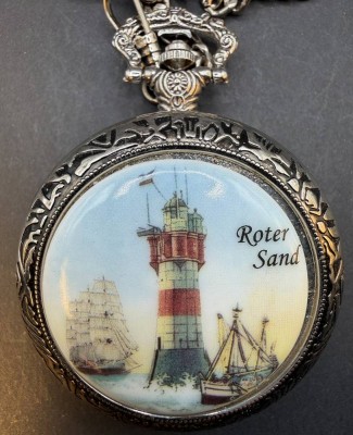 Auktion 373<br>Quarz HTU, Metallgehäuse , neuzeitlich, Leuchtturm Roter Sand auf Deckel, mit Kette , D-5,5 cm [1]