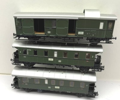 Auktion 373<br>3x historische zweiachsige Personen- und Gepäckwagen der Deutschen Bundesbahn (DB), Märklin, sog. 