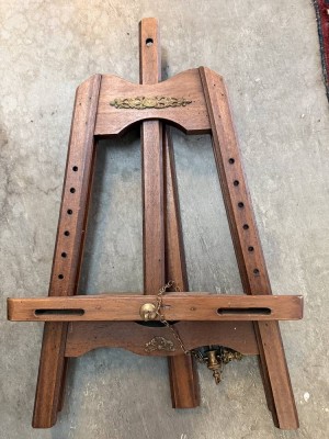 Auktion 373<br>kl. Tisch-Bilderständer, Holz [1]