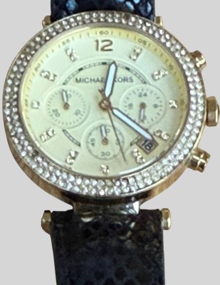 Auktion 374<br>Michael Kors MK2316 Ladies Goldfarben, Quartz Chronograph, Datum in der 4, Rand besetzt mit Straß?, Werk läuft, orig. Krokoband, kaum getragen [1]