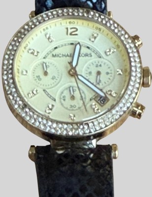 Auktion 374<br>Michael Kors MK2316 Ladies Goldfarben, Quartz Chronograph, Datum in der 4, Rand besetzt mit Straß?, Werk läuft, orig. Krokoband, kaum getragen [1]