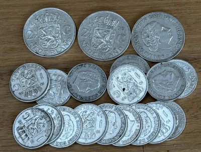 Auktion 374<br>19x Silbermünzen Niederlande, 3x 21/2  Gulden, 16x 1 Gulden, hpts. 60-er Jahre, ca. 150 gr. [1]