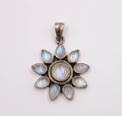 Auktion 374<br>Anhänger,  925 Sterling Silber, sieben tropfenförmige Regenbogen-Mondsteine, Indien, 8,1gr., 4 x 3cm [1]
