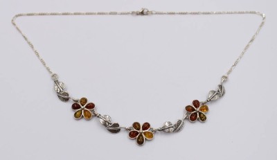 Auktion 374<br>925er Silbercollier, Bernsteinbesatz, floral gefasst, 11,6gr., L-44cm [1]