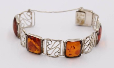 Auktion 374<br>Bernstein-Armband, 835er Silber, Fischland, 24,5gr., L-18cm B-2cm [1]