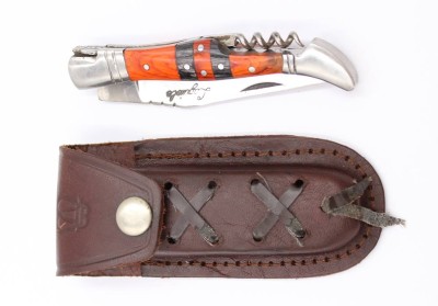 Auktion 374<br>Laguiole-Klappmesser,Griff aus zweifarbigem Holz, Lederetui nicht passend, geschlossen ca. L-11,5cm [1]