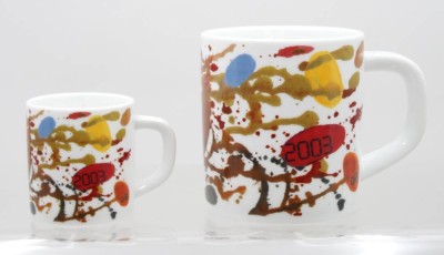 Auktion 374<br>Royal Copenhagen Jahresbecher , 2003, Entw.  Doris Bloom, gr. Becher mit wohl 925er Silberplatte, ca. H-11,5 u. 8,5cm [1]