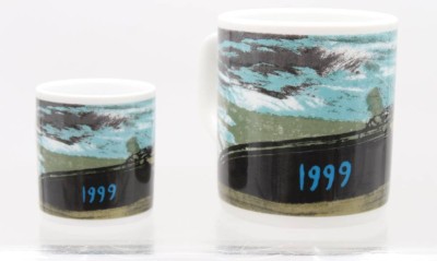 Auktion 374<br>Royal Copenhagen Jahresbecher , 1999, Entw.  Maja Lisa Engelhardt, gr. Becher mit wohl 925er Silberplatte, ca. H-11,5 u. 8,5cm [1]
