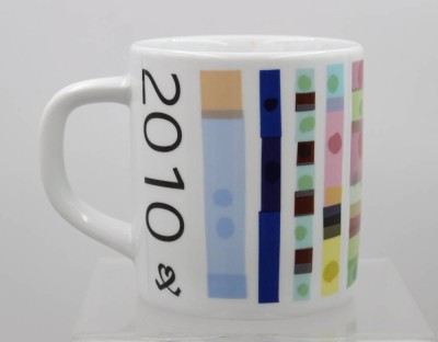 Auktion 374<br>Royal Copenhagen Jahresbecher ,2010, Entw. Rikke Raben, wohl mit 925er Silberplatte, ca. H-11,5cm [1]