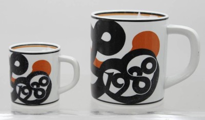 Auktion 374<br>Royal Copenhagen Jahresbecher ,1980, Entw. Maria Trolle, gr. Becher mit 925er Silberplatte, ca. H-11,5 u. 8,5cm [1]
