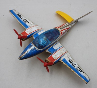 Auktion 374<br>JOUSTRA JC-75 Blechspielzeugflugzeug, 60er Jahre, stark bespielte Erhaltung, ca. L-35cm B-40cm [1]