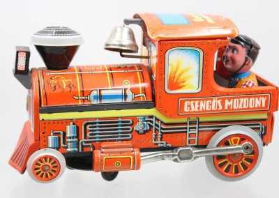 Auktion 374<br>ungarische Csengős Mozdony Blechspielzeug-Lokomotive, optisch guter Zustand, Funktion nicht geprüft, ca. H-16,5cm L-27cm [1]