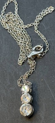 Auktion 374<br>Silber-Halskette mit Anhänger, S-925-, 3 klare Steine, 3,08 gr. [1]