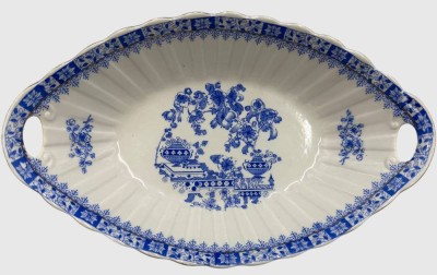 Auktion 374<br>ovale Brotschale, Bavaria, China Blau, H-7 cm, 27x17 cm [1]
