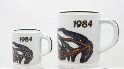 Auktion 374<br>Royal Copenhagen Jahresbecher ,1984, Entw. Ivan Weiss, gr. Becher mit 925er Silberplatte, ca. H-11,5 u. 7,5cm [1]