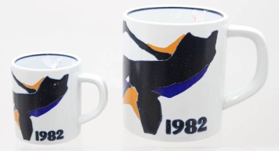 Auktion 374<br>Royal Copenhagen Jahresbecher ,1982, Entw. Inge-Lise Koefoed, gr. Becher mit 925er Silberplatte, ca. H-11,5 u. 7,5cm [1]