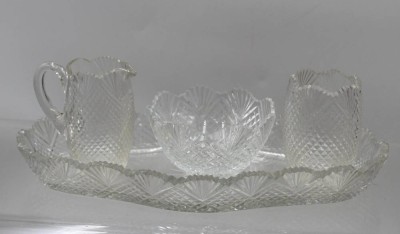 Auktion 374<br>Glasset, älter, ovale Schale, Sahnekännchen, Zuckerschale und Löffelbehälter, Fächerschliff, div. Chips, L-29cm [1]