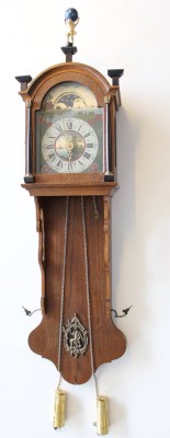 Auktion 374<br>traditionelle niederländische Friesenuhr, Werk nicht geprüft, 2 Figuren fehlen, ca. L-100cm B-30cm [1]