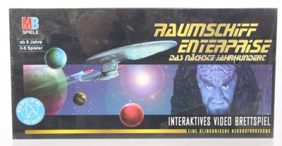 Auktion 374<br>interaktives VHS-Brettspiel „Raumschiff Enterprise - Das nächste Jahrhundert: Eine klingonische Herausforderung“, orig. verschweißt [1]