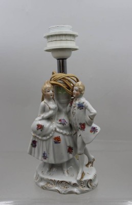 Auktion 374<br>figürliche Tischlampe, made in Japan,  leider gerissen, ca. H-27cm [1]