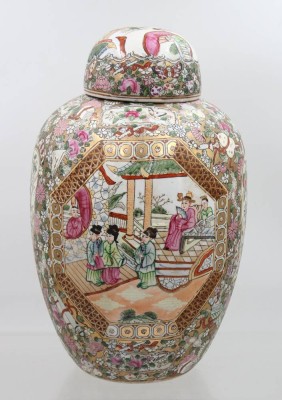 Auktion 374<br>chinesische Deckeldose im Famille Rose-Stil, gemarkt, ca. H-31cm [1]