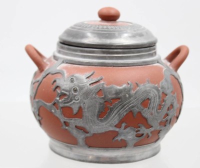 Auktion 374<br>antike chinesische Zuckerdose aus rotem Yixing-Ton, gemarkt, Drachendekor aus Zinn, H-10cm [1]